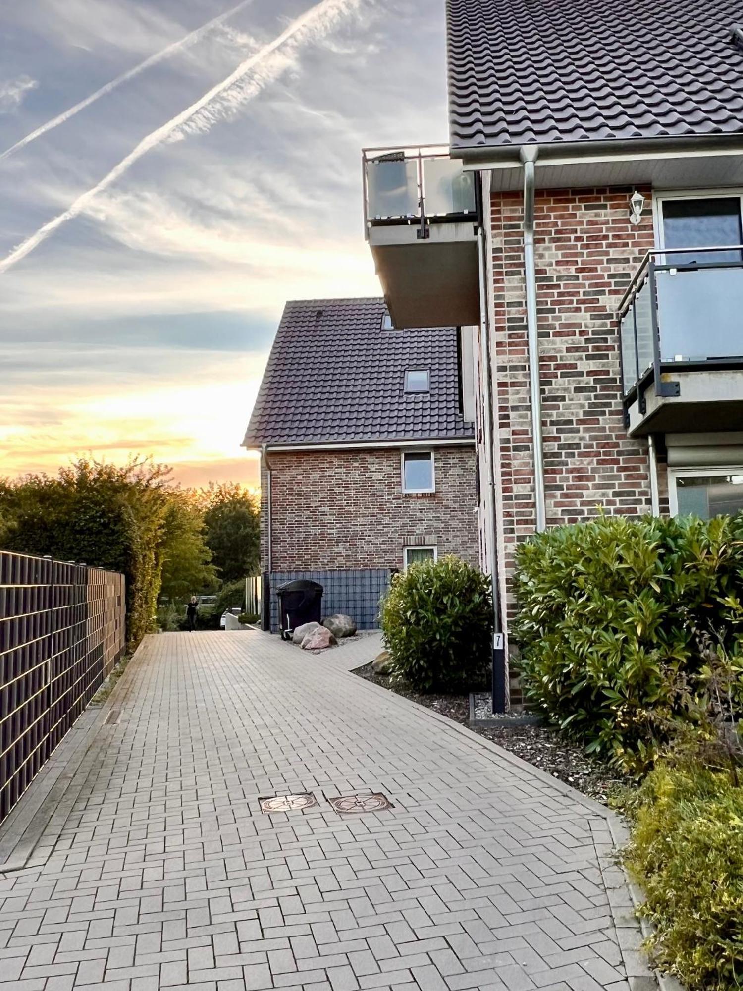 Kleine Auszeit -- Inklusive Parkplatz & Wifi, Geschirrspueler, Waschmaschine & Terrasse Mit Strandkorb -- Perfekt Fuer Urlaub & Business Scharbeutz Exterior photo